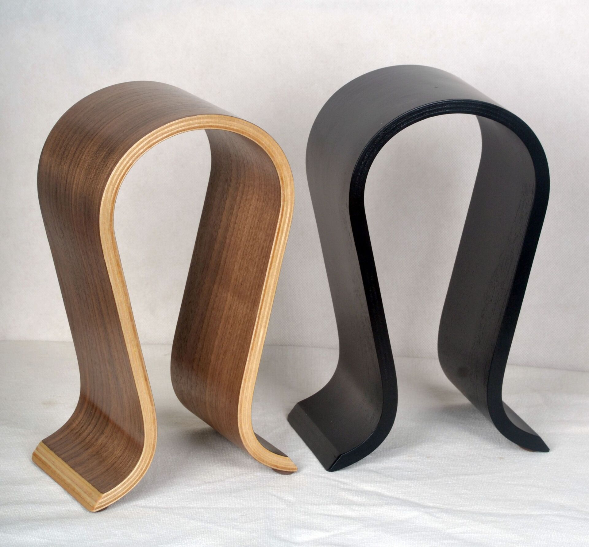 Soporte para Audífonos en Madera Sólida - Diseño Contemporáneo Nogal